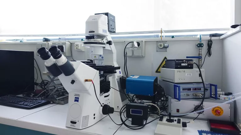 Microfluidique et chémoinformatique : des voies complémentaires d'accès à la conductivité thermique !