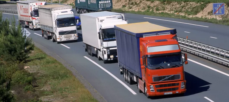 Etude DGEC : IFPEN publie une synthèse des émissions de GES et de polluants des poids lourds