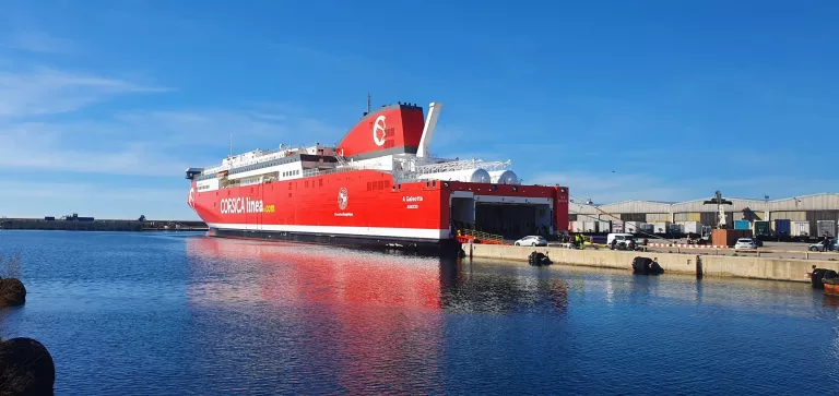 Améliorer la qualité de l'air sur les ferries et dans les villes portuaires