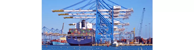 La réduction des émissions de soufre dans le transport maritime : un défi économique et technologique