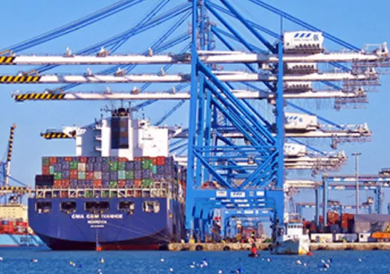 La réduction des émissions de soufre dans le transport maritime : un défi économique et technologique