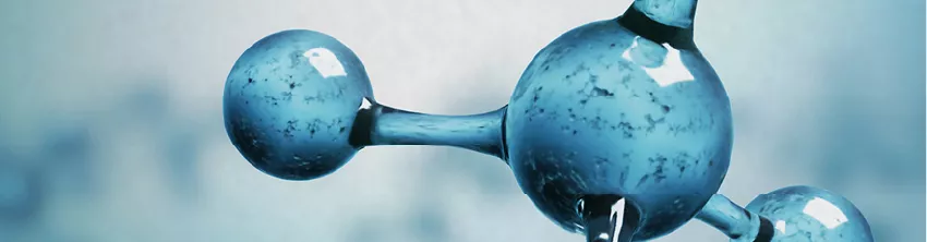 Gros plan sur un modèle de molécule aux sphères bleues translucides